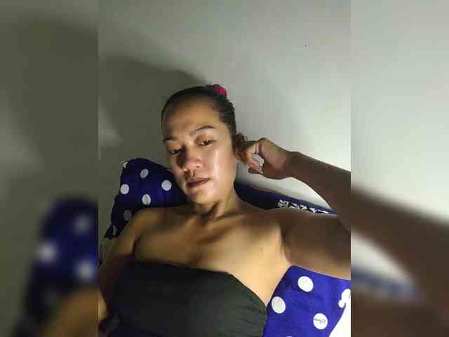 SweetKiana11 webcam