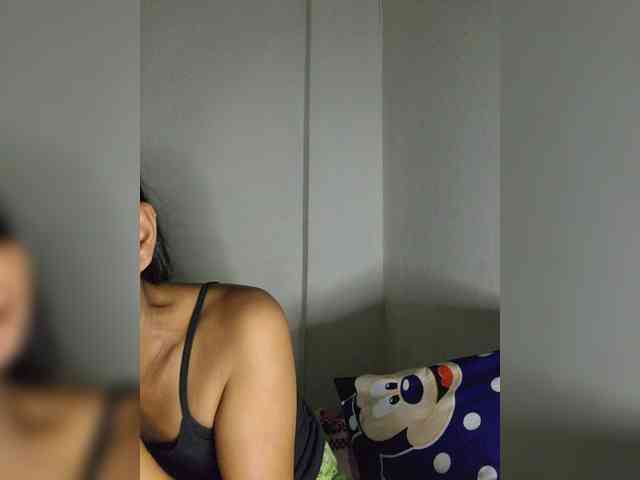 SweetKiana11 webcam
