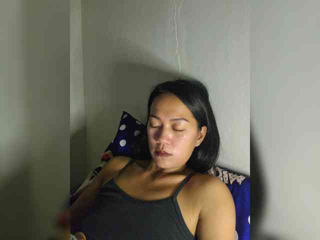 SweetKiana11 webcam