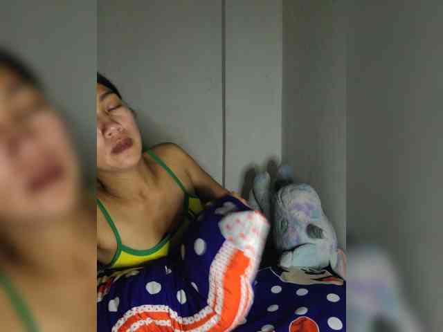 SweetKiana11 webcam