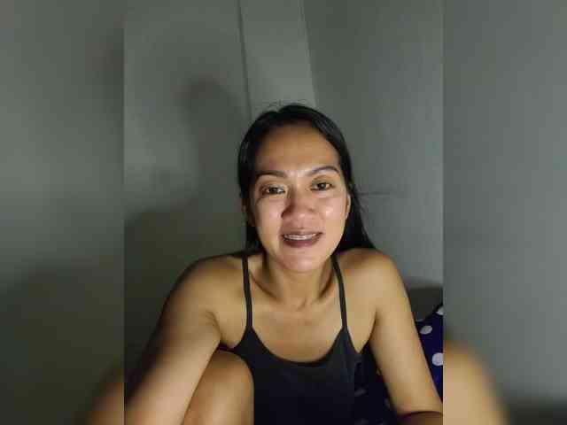 SweetKiana11 webcam