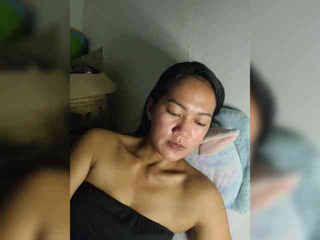 SweetKiana11 webcam