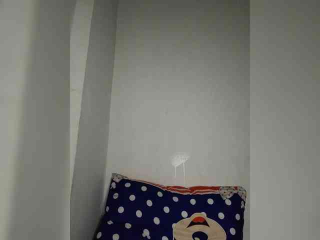 SweetKiana11 webcam