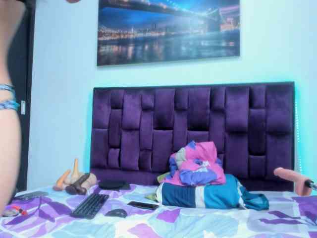 CharlottandVanessa webcam