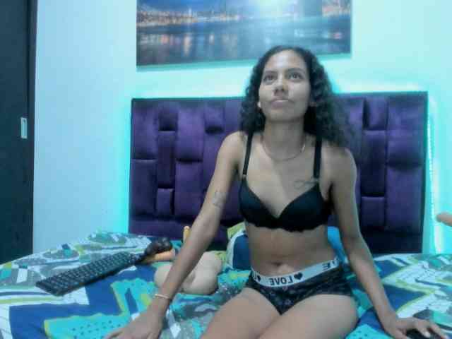 CharlottandVanessa webcam