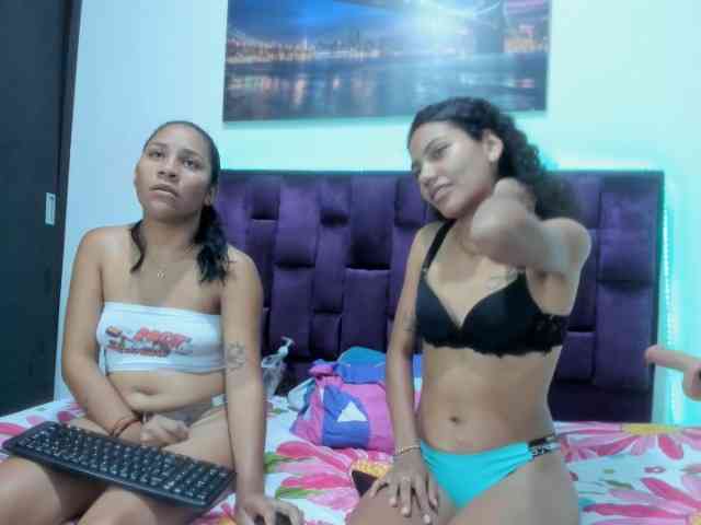 CharlottandVanessa webcam