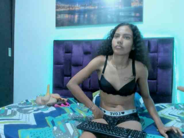 CharlottandVanessa webcam