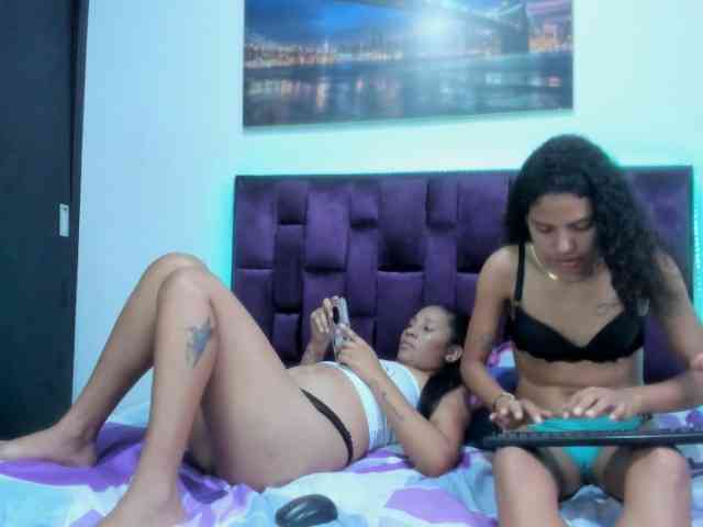 CharlottandVanessa webcam