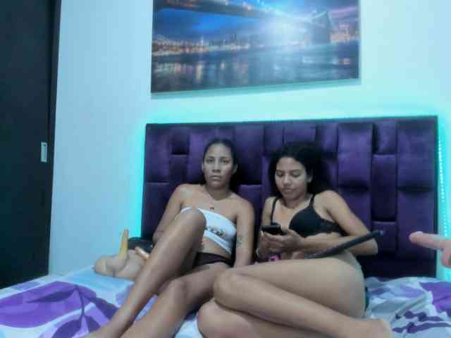 CharlottandVanessa webcam