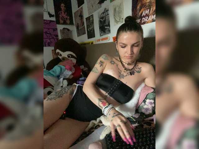 AgnesMoon1 live cam on BongaCams