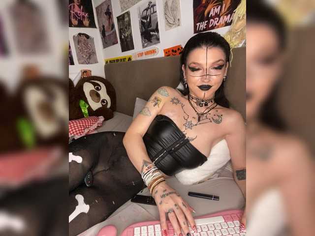 AgnesMoon1 live cam preview