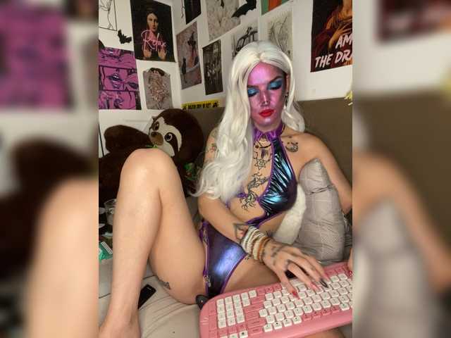 AgnesMoon1 live cam preview