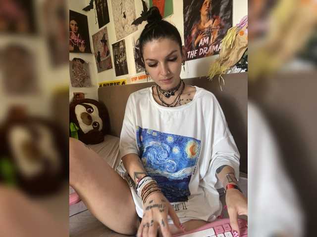 AgnesMoon1 live cam on BongaCams