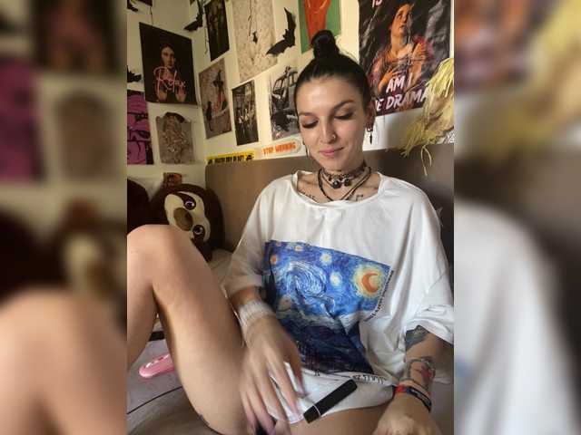 AgnesMoon1 live cam preview