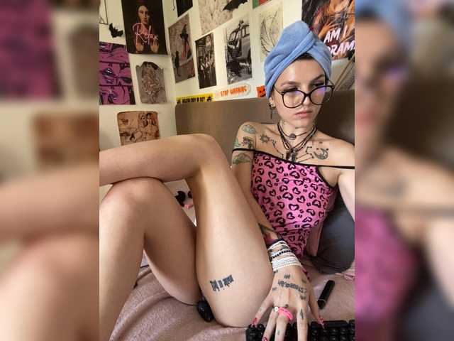 AgnesMoon1 live cam on BongaCams