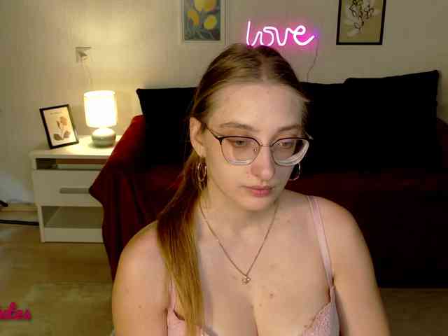 AliceCutes webcam