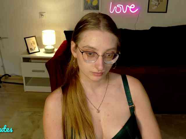 AliceCutes webcam