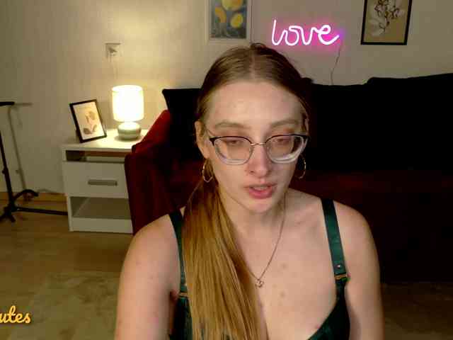 AliceCutes webcam
