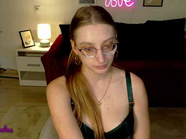 AliceCutes webcam