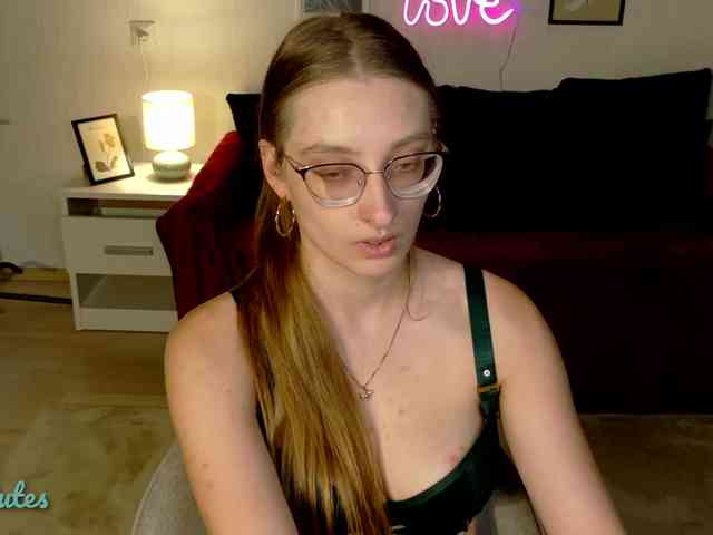 AliceCutes webcam
