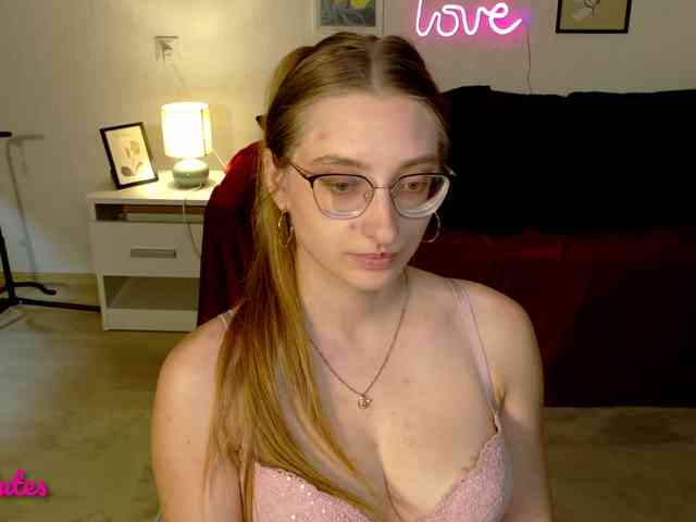 AliceCutes webcam