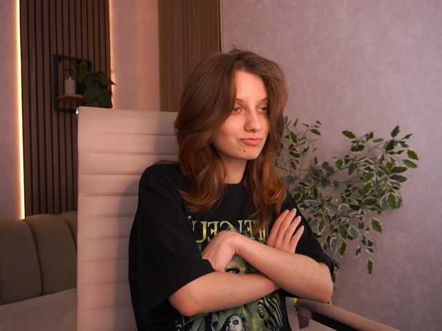 CuteeFoxy, en directo ahora en BongaCams