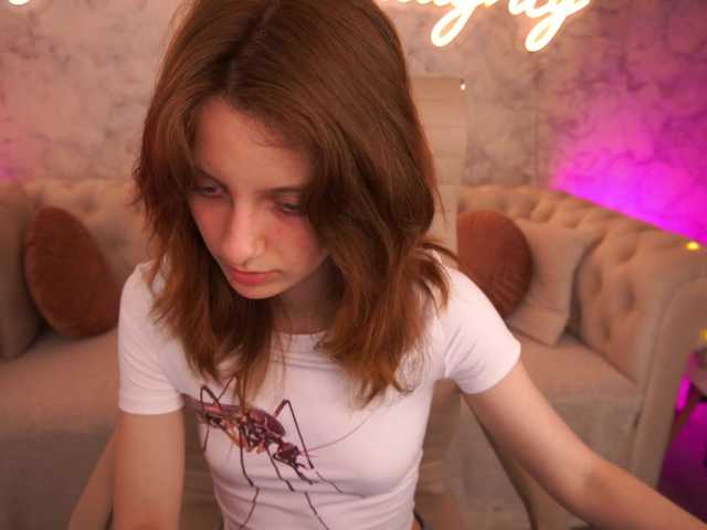 CuteeFoxy live webcam show