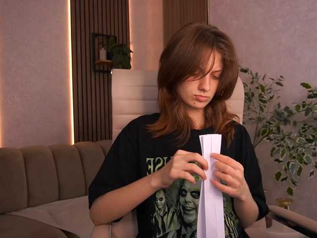CuteeFoxy, en directo ahora en BongaCams
