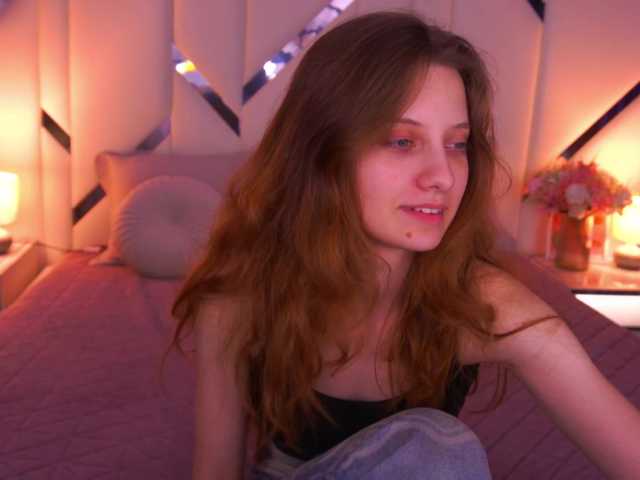 CuteeFoxy live cam