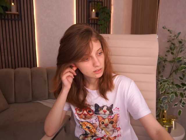 CuteeFoxy live cam preview