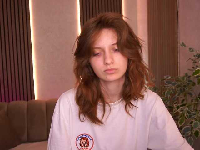 CuteeFoxy live webcam show