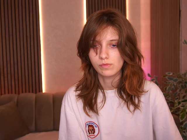 CuteeFoxy live webcam show