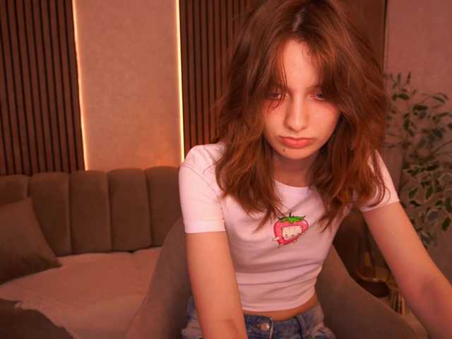 CuteeFoxy live webcam show