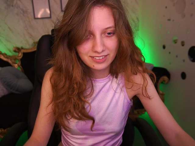 CuteeFoxy's BongaCams show and profile
