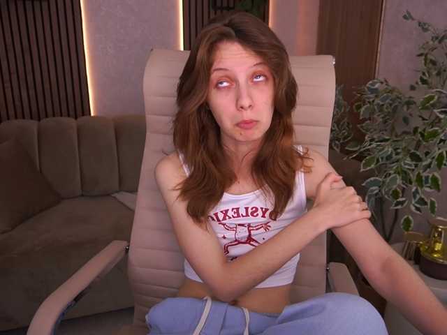CuteeFoxy, en directo ahora en BongaCams