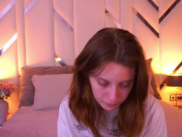 CuteeFoxy live cam