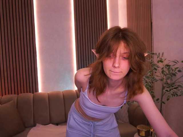 CuteeFoxy live webcam show