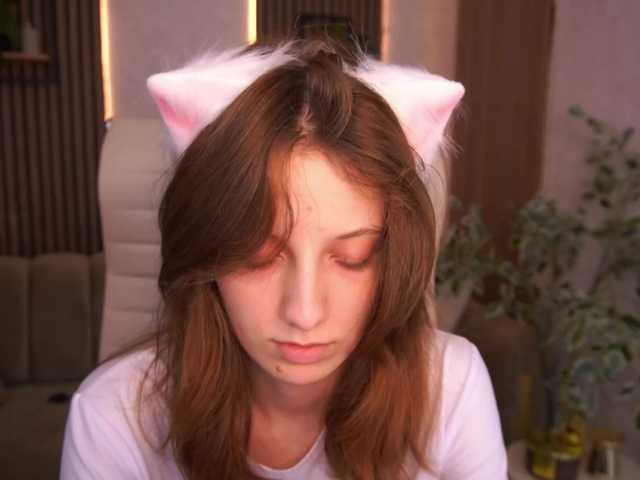 CuteeFoxy live cam preview