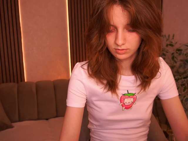 CuteeFoxy live webcam show