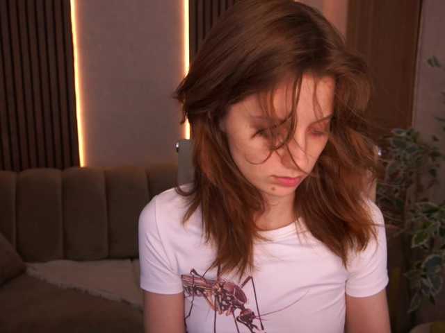 le modèle CuteeFoxy est en webcam porno dans un show sur le site bongacams, il possède les tags suivants: White/Caucasian,Redhead,Shaved