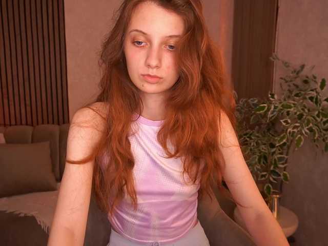 CuteeFoxy live webcam show