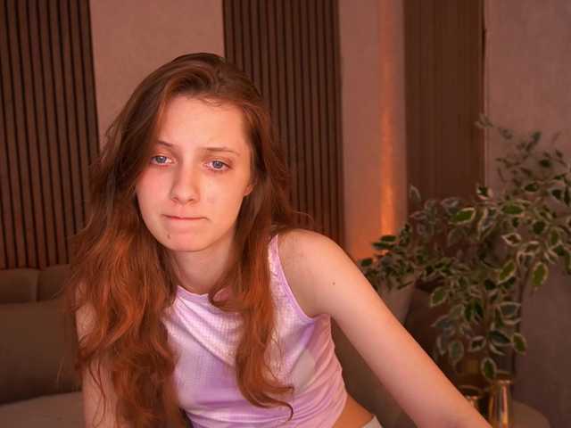 CuteeFoxy live webcam show