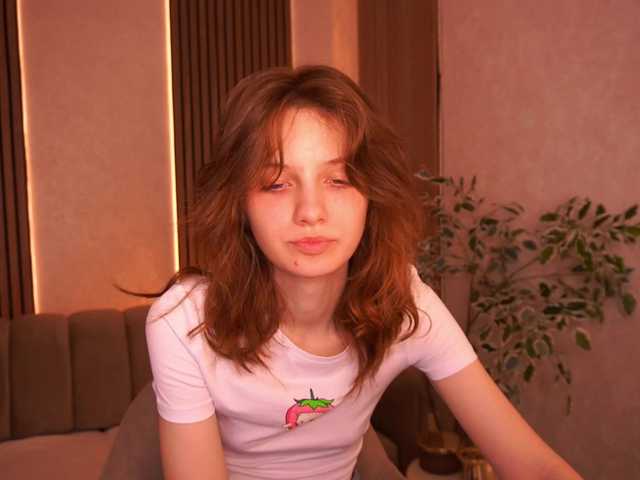 CuteeFoxy live webcam show