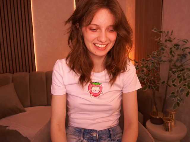 CuteeFoxy live webcam show