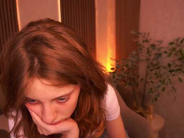 CuteeFoxy live webcam show