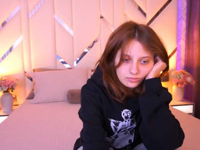 CuteeFoxy live cam