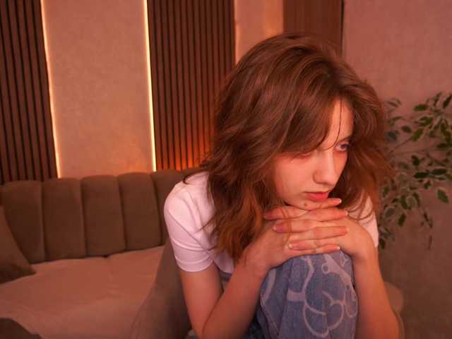 CuteeFoxy live webcam show