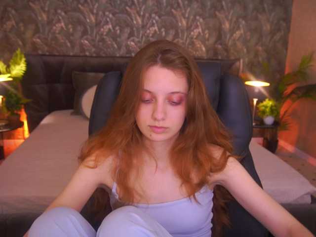 CuteeFoxy live webcam show