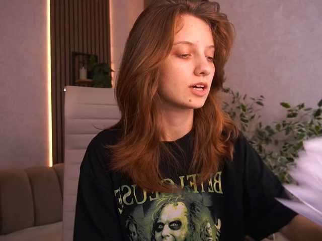 CuteeFoxy, en directo ahora en BongaCams