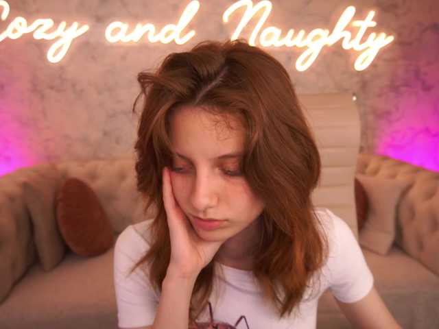 CuteeFoxy live webcam show